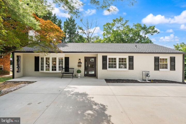 Property Photo:  4006 N Glebe Road  VA 22207 