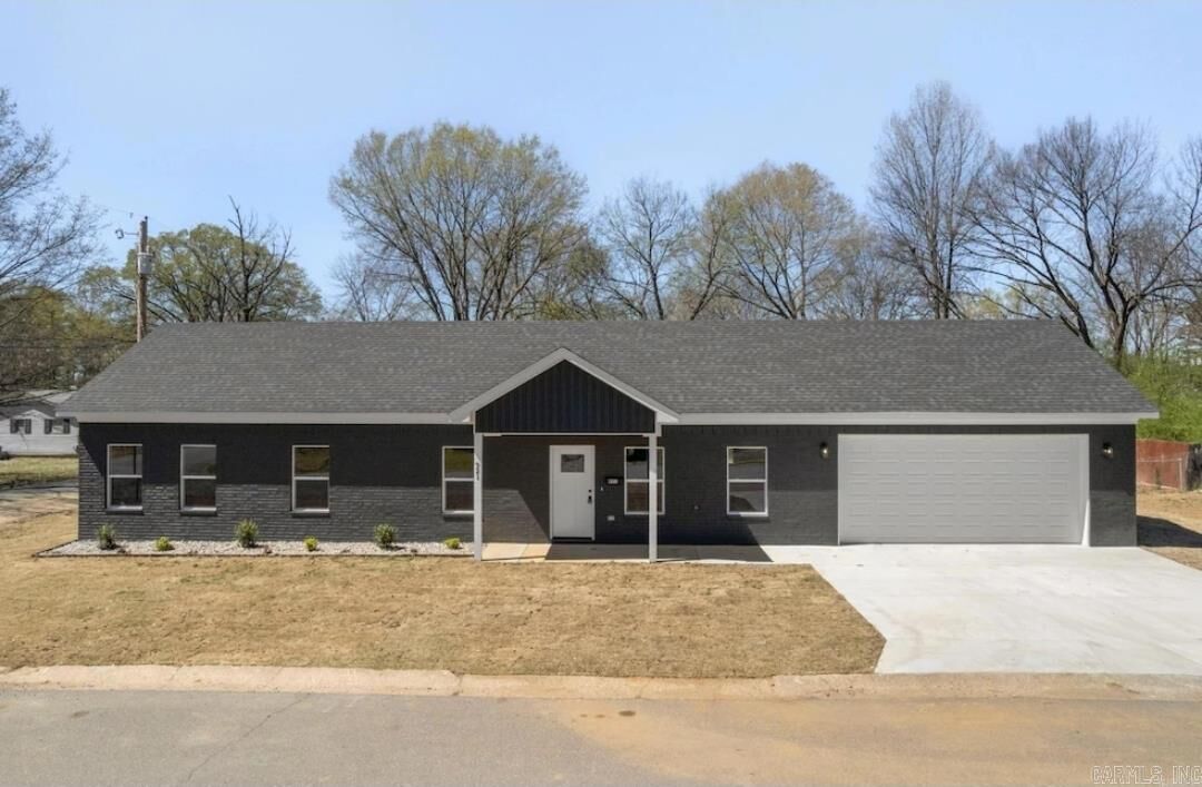 Property Photo: 921 Banner Street AR 72015
