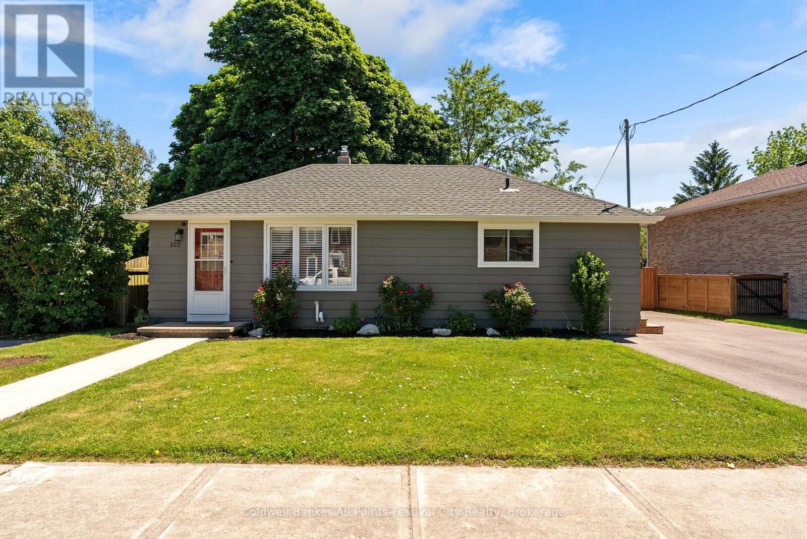 Property Photo:  125 Widder Street  ON N7A 3V2 