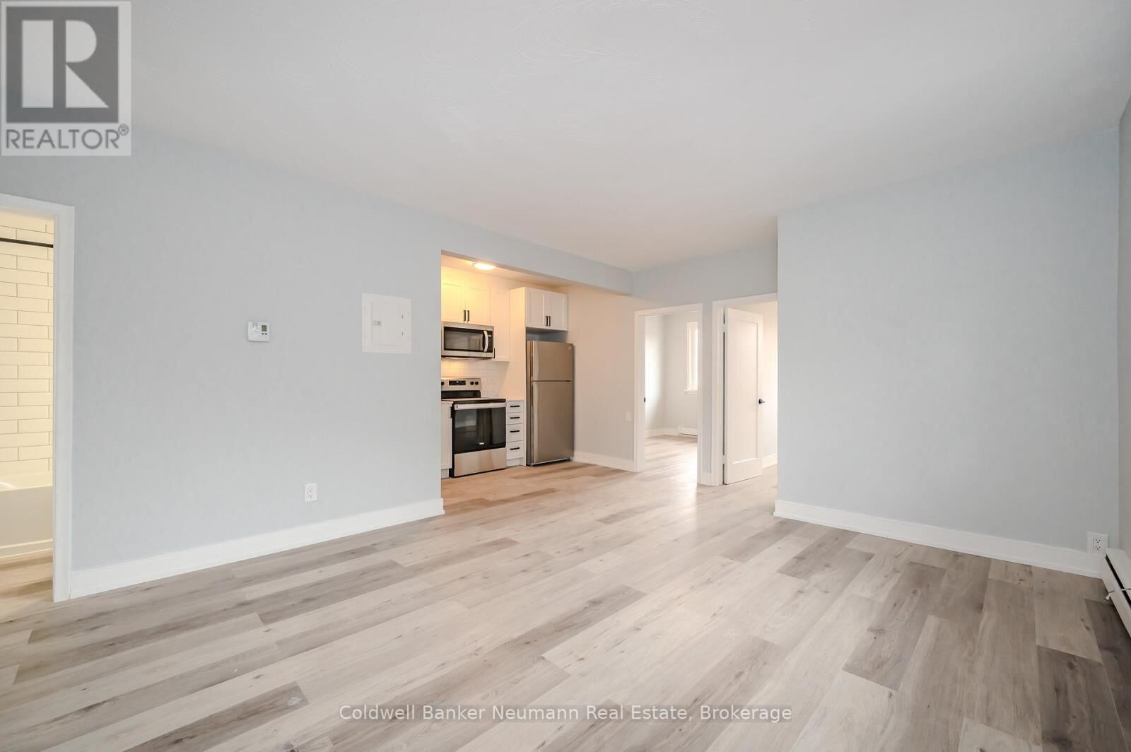 Property Photo:  104 Elizabeth Street 6  ON N1E 2X4 