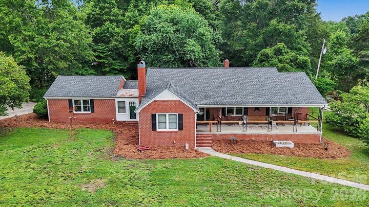Property Photo: 1224 Petes Road NC 28092