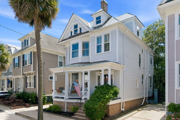 Property Photo:  9 Colonial Street  SC 29401 