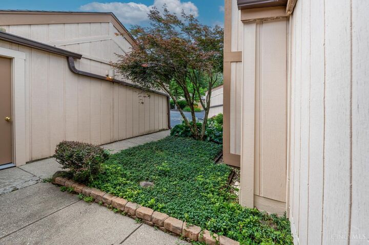 Property Photo:  8022 Timbertree Way  OH 45069 