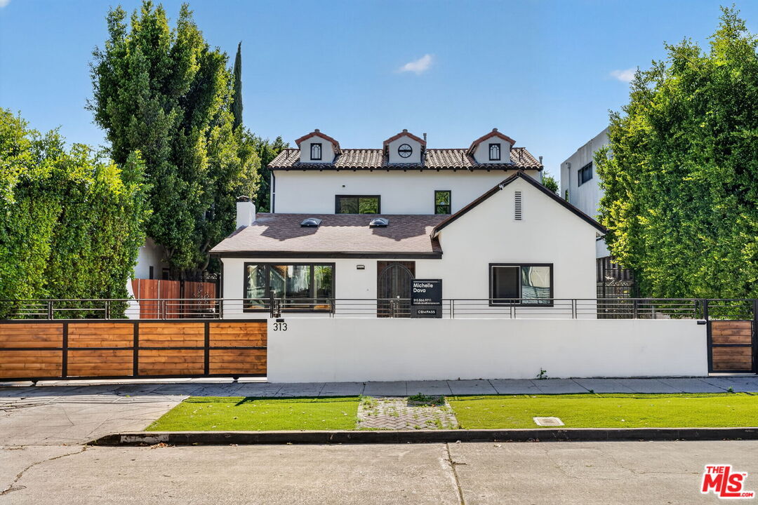 Property Photo: 313 S Sycamore Ave CA 90036