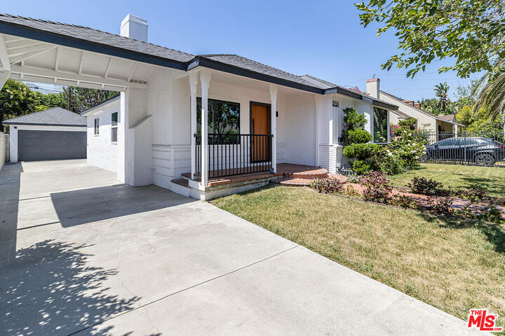 Property Photo: 8954 Kramerwood Pl CA 90034