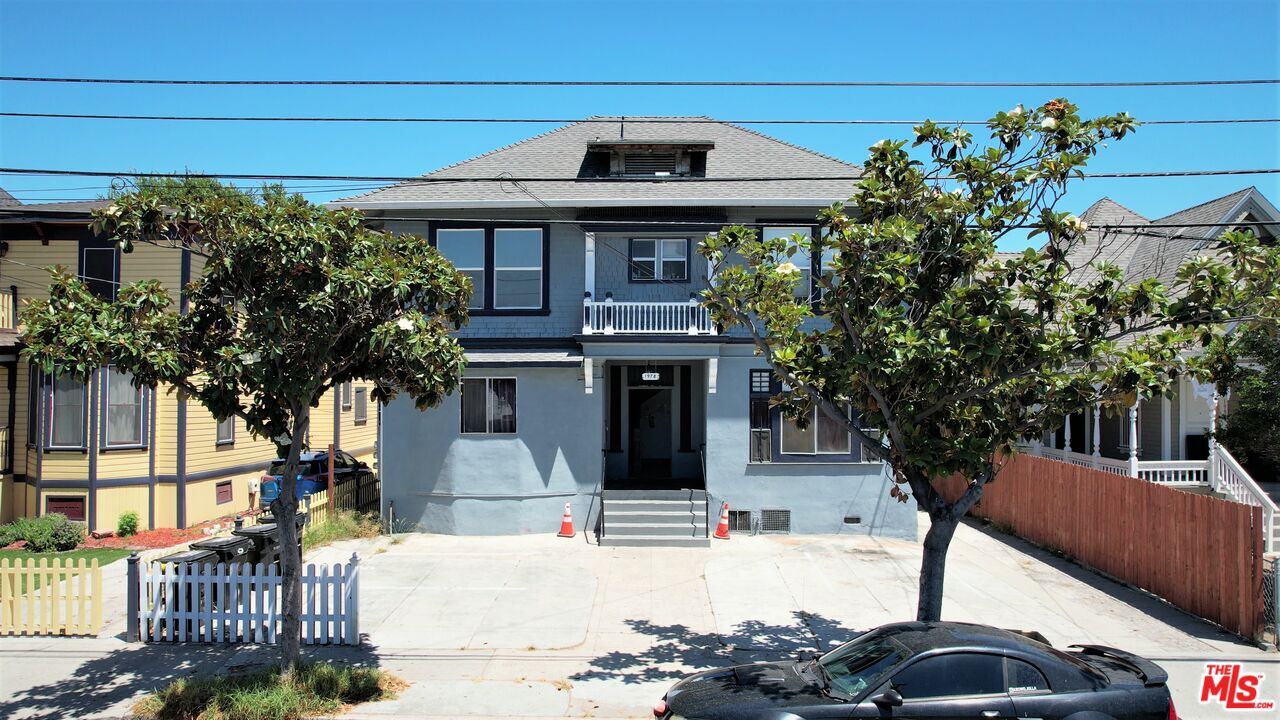 Property Photo:  1978 Bonsallo Ave  CA 90007 