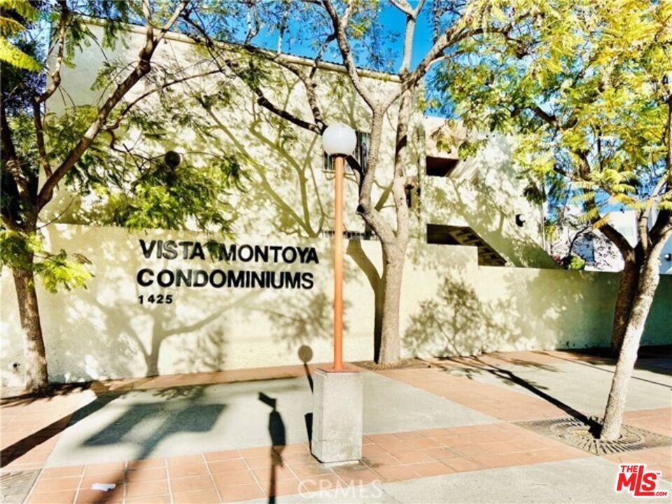 Property Photo: 1119 Albany St CA 90015