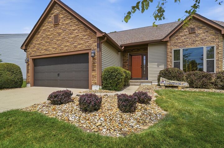 Property Photo: 7045 Sherbrook Drive OH 43082