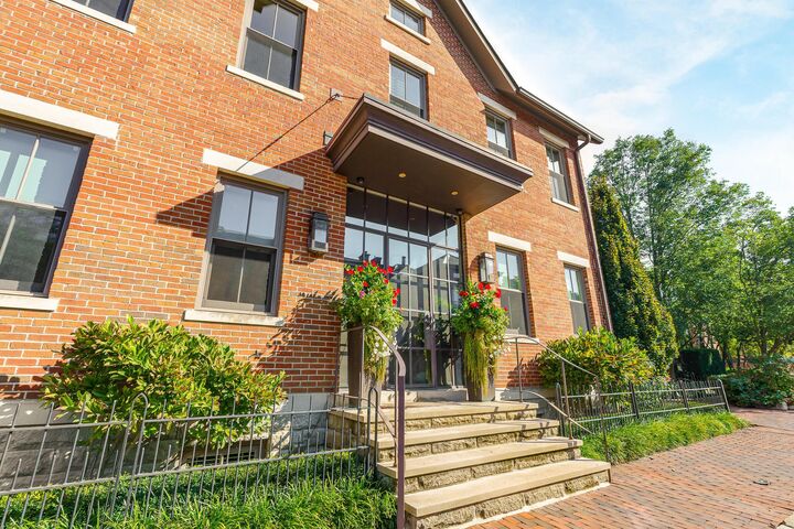 Property Photo:  252 E Beck Street  OH 43206 
