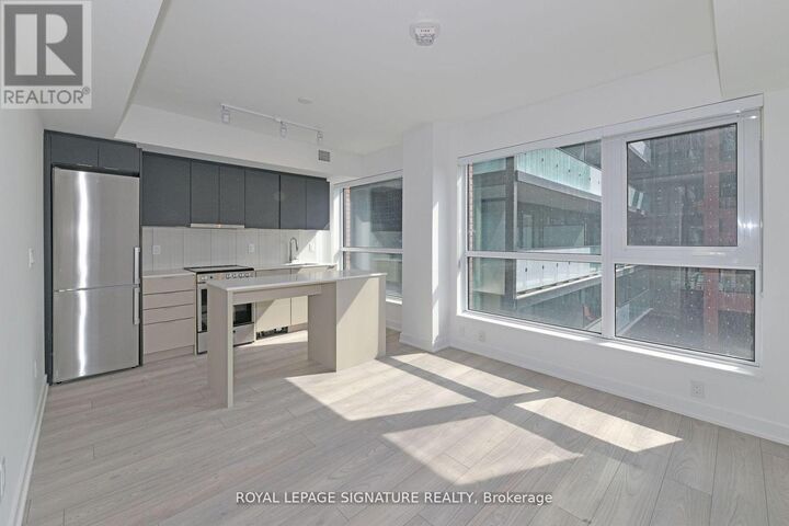 Property Photo:  8 Tippett Road 319  ON M3H 0E7 