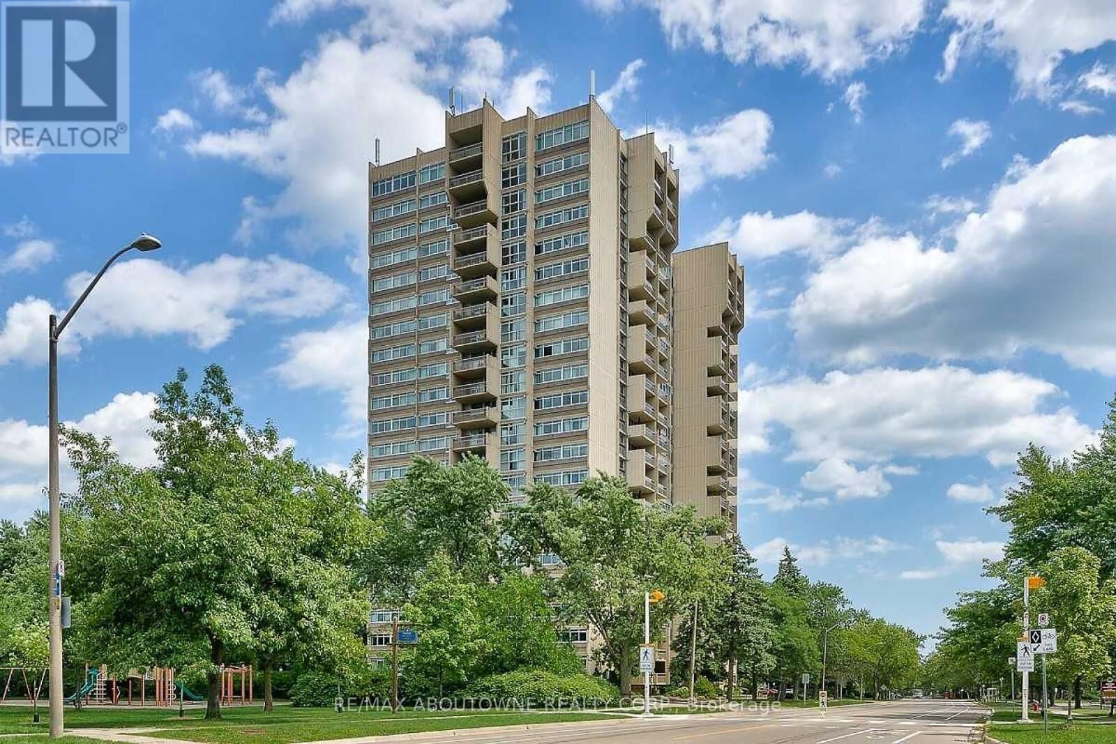 Property Photo:  1359 White Oaks Boulevard 1207  ON L6H 2R8 