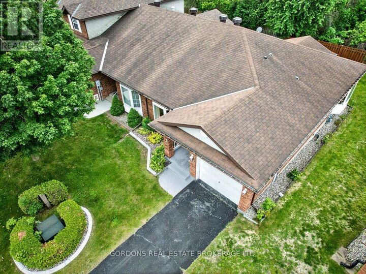 Property Photo: 36 Wilmot Young Place ON K6V 7H3