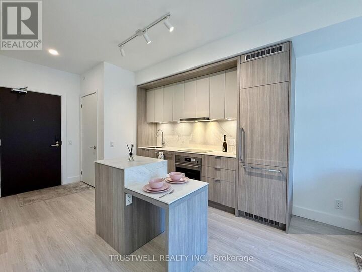 Property Photo: 6 Greenbriar Road 503 ON M2K 0H6