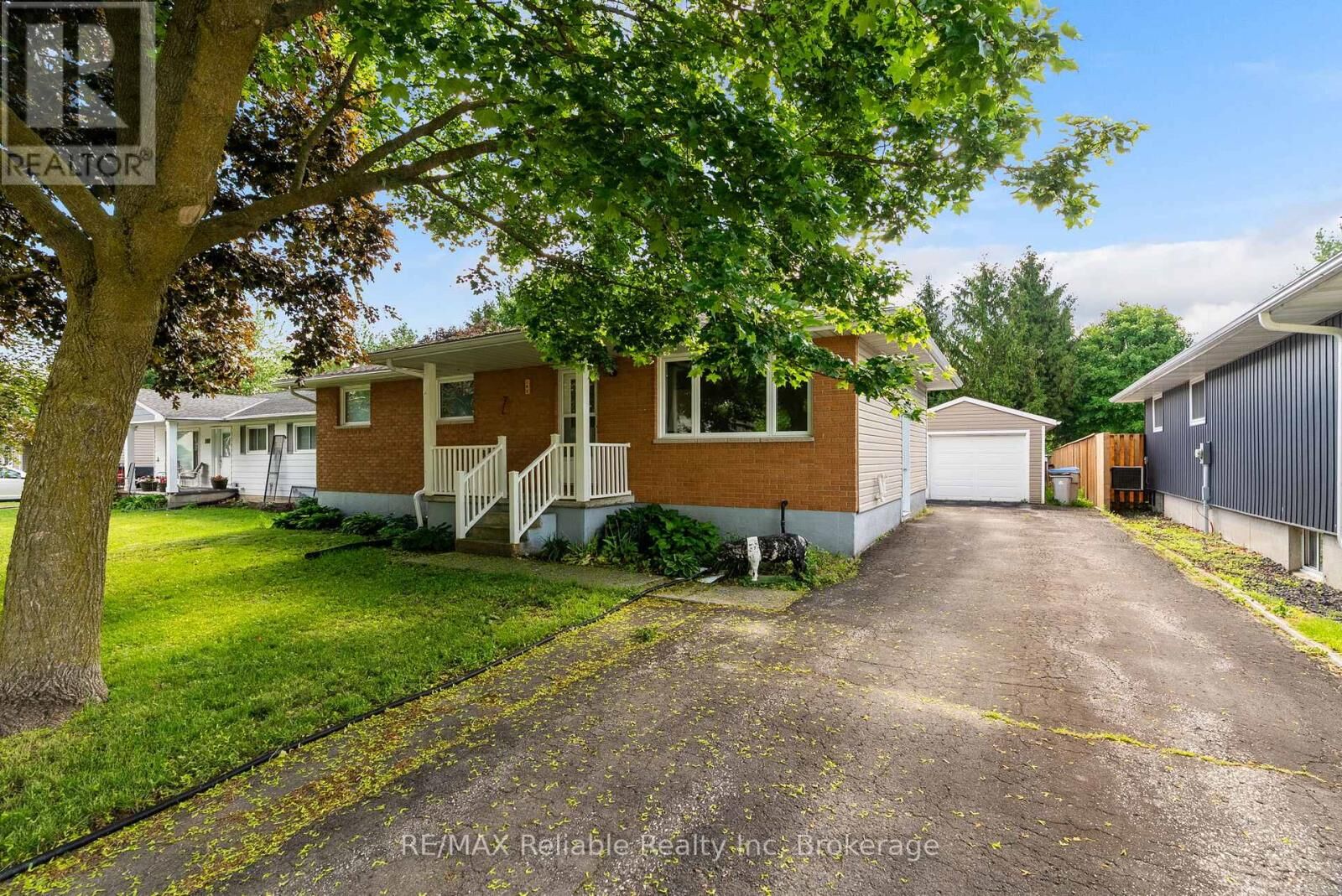 Property Photo:  182 Jarvis Street South  ON N0K 1W0 