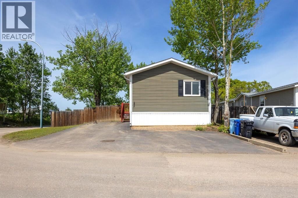 Property Photo: 292 Greenwich Lane AB T9H 3Z3