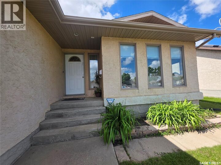 Property Photo:  705 Sun Valley Drive  SK S4A 2R1 