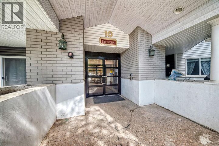 Property Photo: 10 Sierra Morena Mews Southwest AB T3H 3K5