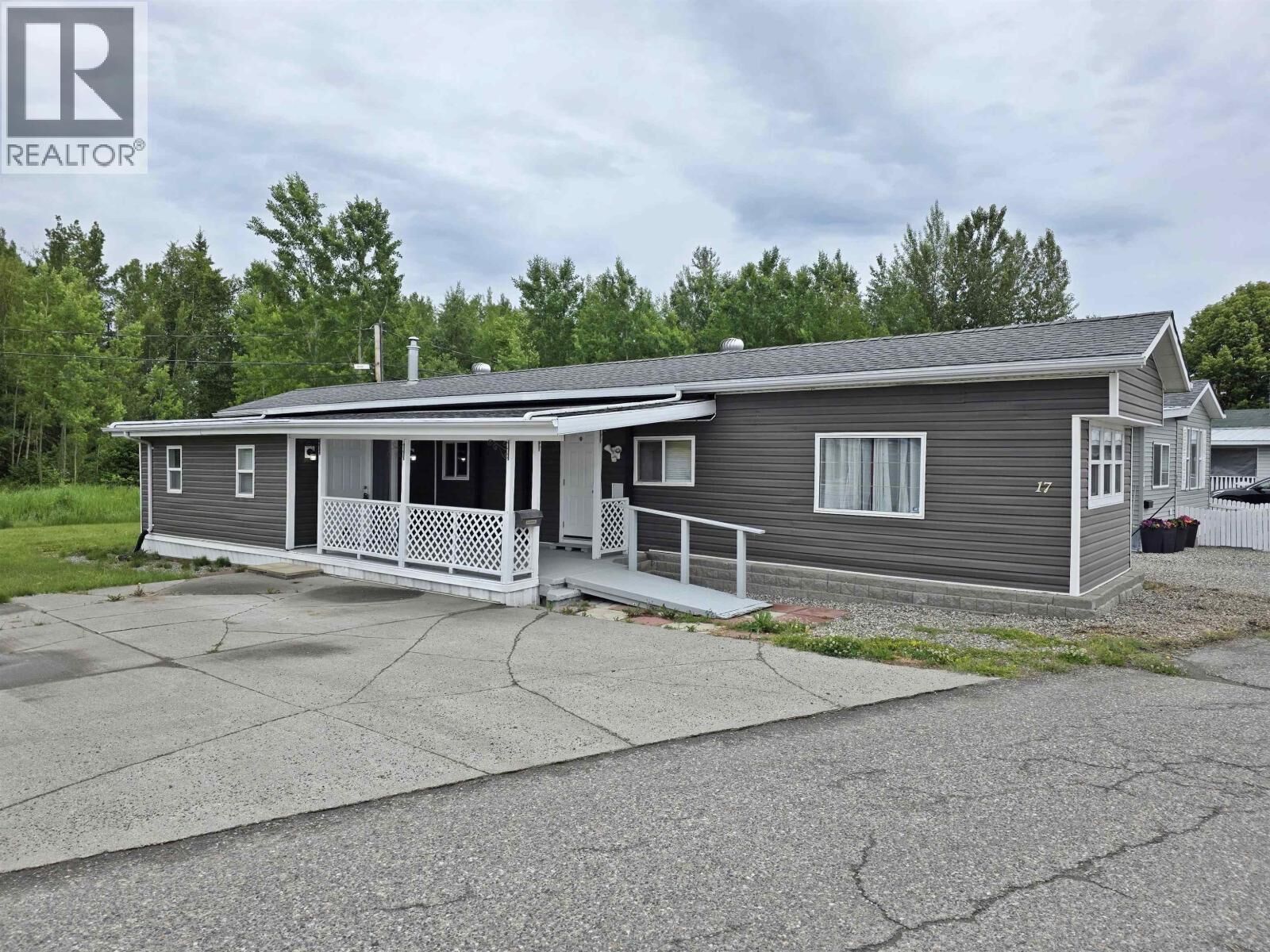 Property Photo:  562 Elm Street 17  BC V2J 1X3 