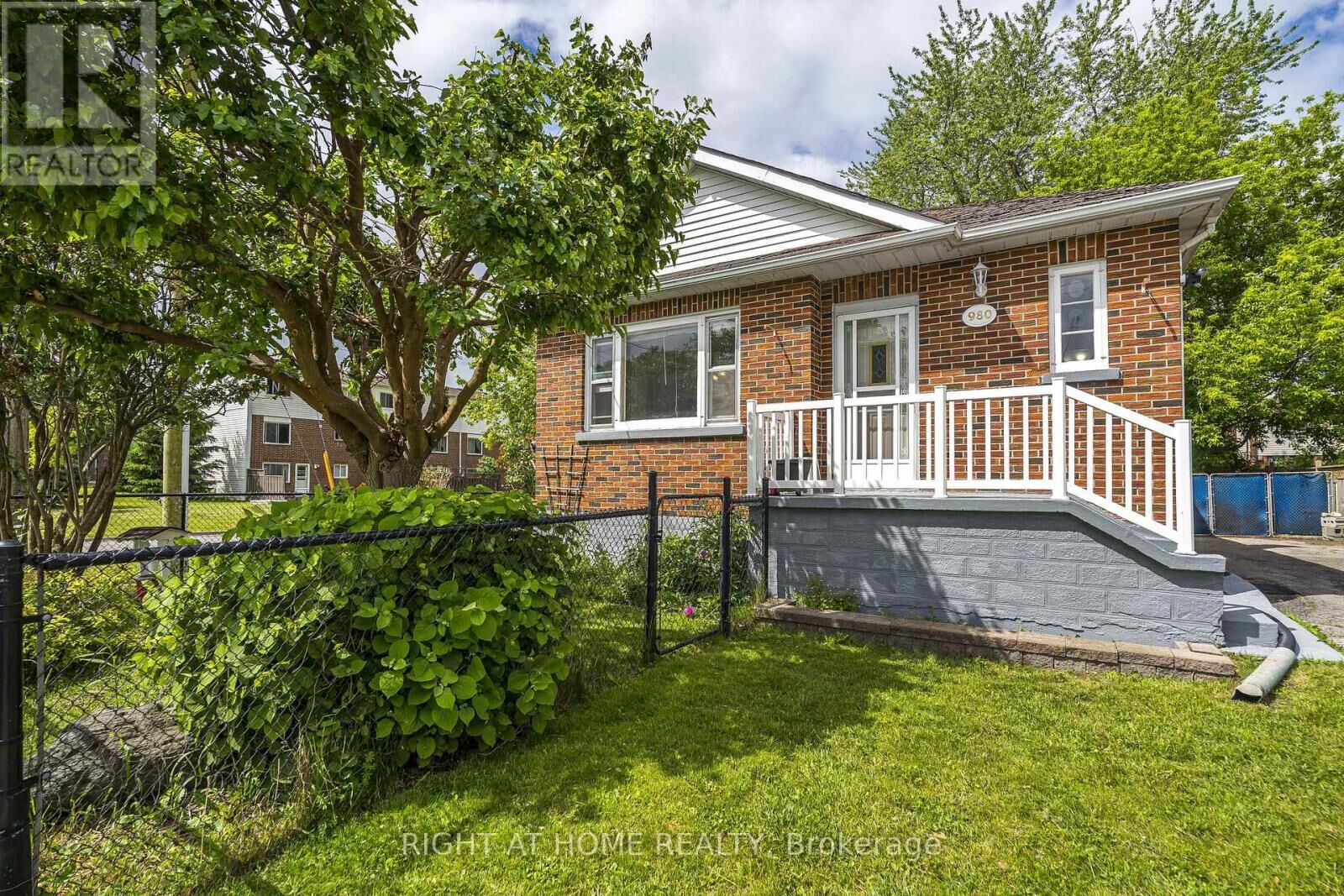 Property Photo:  980 Glen Street  ON L1J 3V1 
