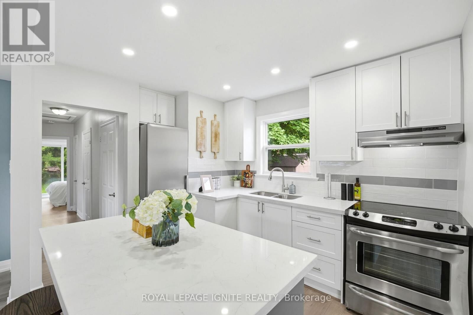 Property Photo: 89 Darlingside Drive ON M1E 3P2