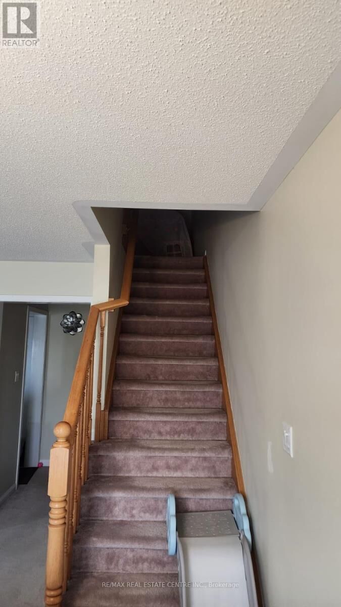 Property Photo:  221 Slingsby Landing  ON L9T 8N5 