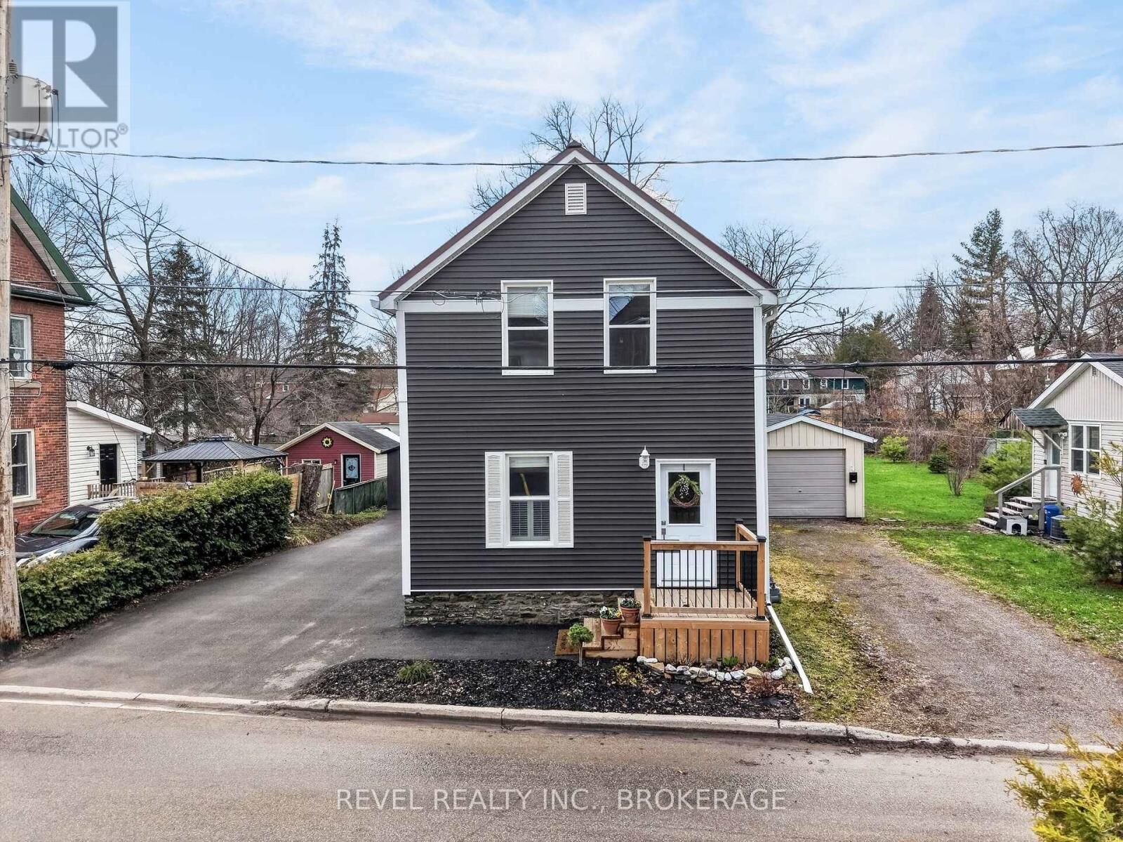 Property Photo:  38 Bennett Street  ON K6V 2V8 
