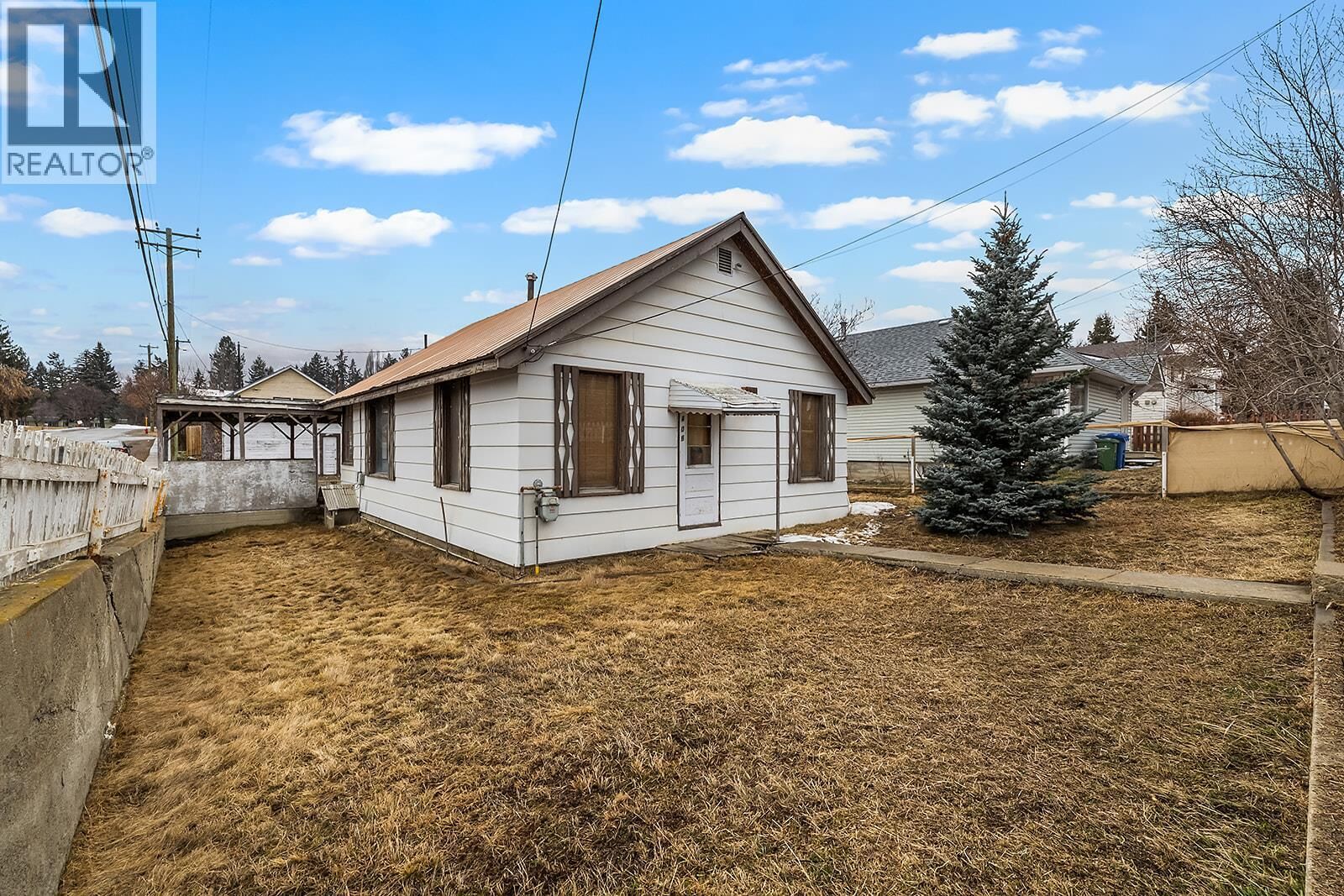 Property Photo:  406 4th Avenue  BC V1A 2R8 