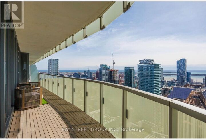 Property Photo:  197 Yonge Street 4209  ON M5B 0C1 