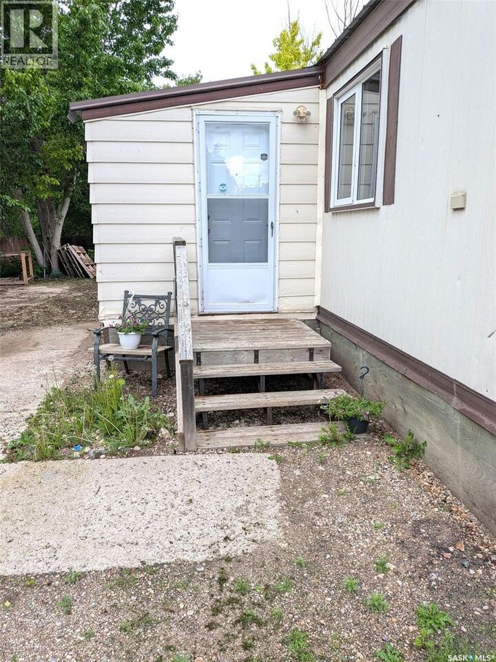 Property Photo: 319 4th Avenue SK S0A 1V0