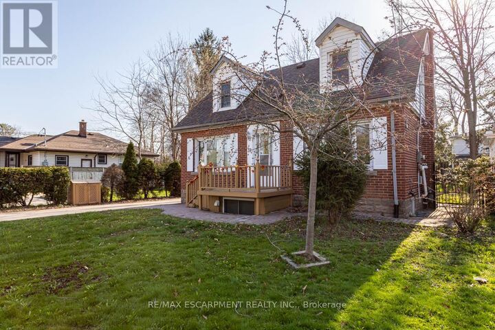 Property Photo:  17 Thorndale Street North  ON L8S 3K5 