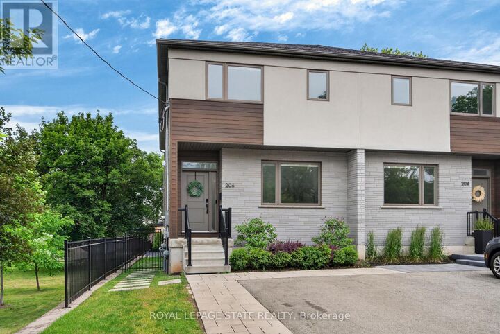 Property Photo:  206 Canada Street  ON L8P 1P6 