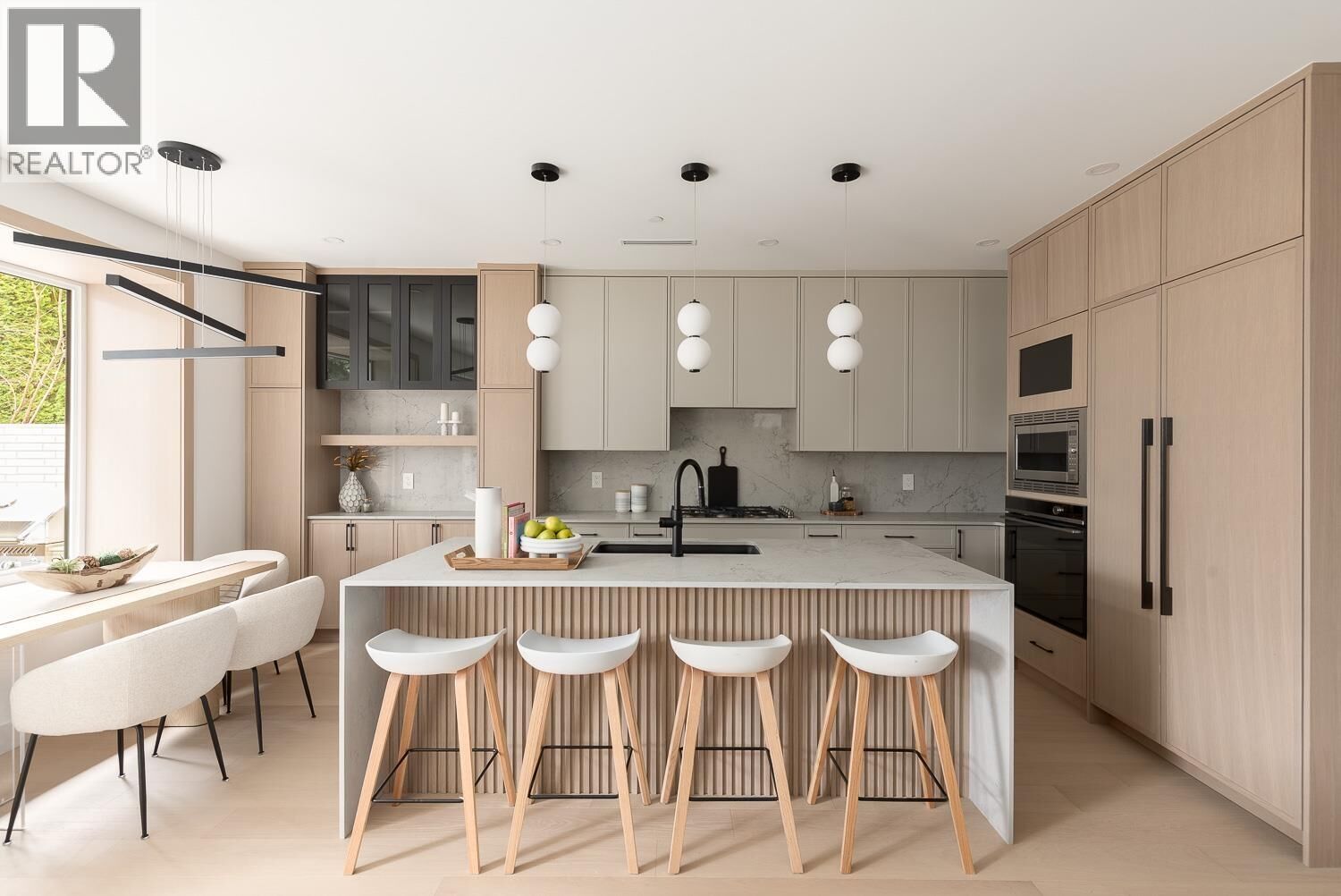 Property Photo: 475 West 20th Avenue 2 BC V5Y 2C7