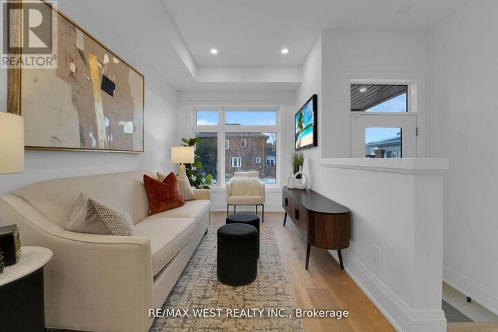 Property Photo:  521 St Johns Road Upper  ON M6S 2L7 