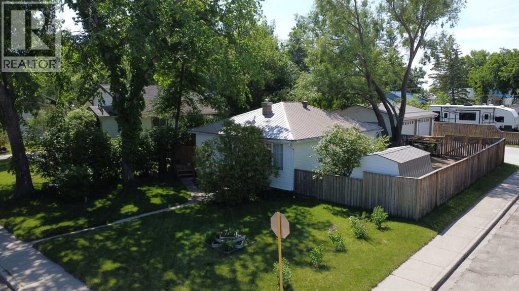 Property Photo: 31 Spruce Avenue West AB T1R 0A2