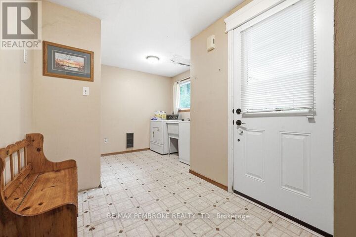 Property Photo:  126 Hilltop Drive  ON K0J 2L0 