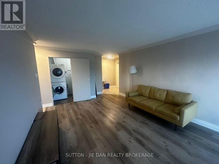 Property Photo:  858 Commissioners Road East 507  ON N6C 5Y5 