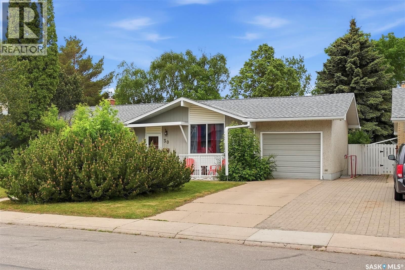 Property Photo: 30 Riel Crescent SK S7J 2W6