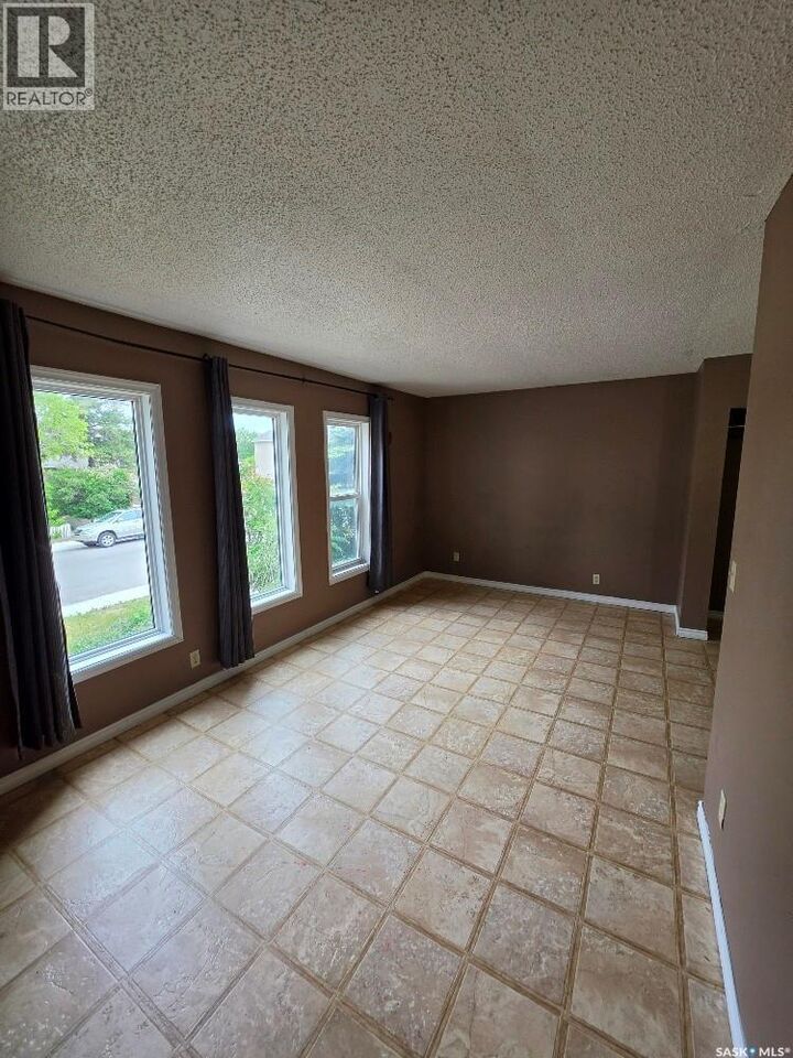 Property Photo:  515 St John Street  SK S4R 1R6 