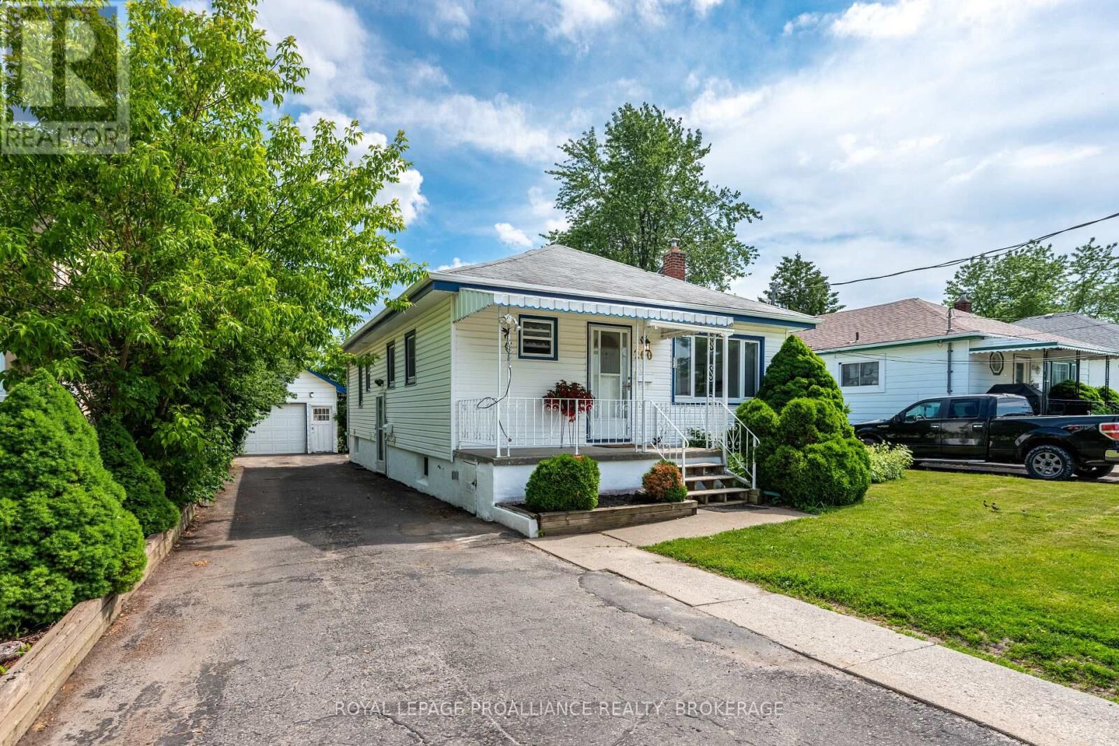 Property Photo: 260 Elmwood Street ON K7M 2Y8