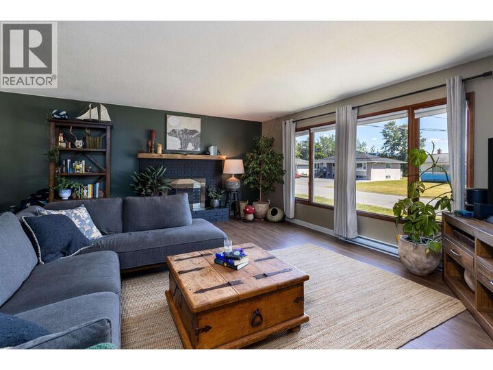 Property Photo: 4924 Lazelle Avenue BC V8G 1T7