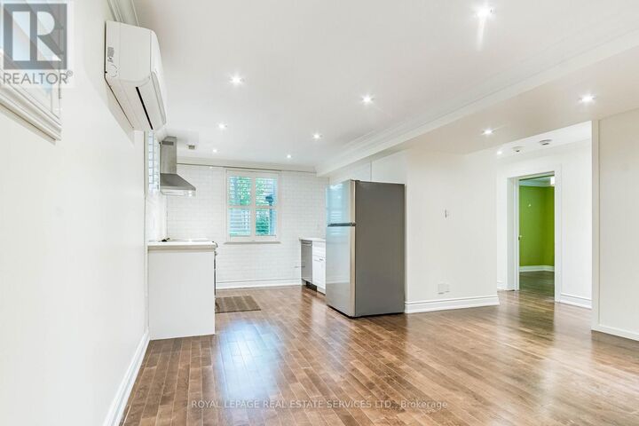 Property Photo: 64 Grenview Boulevard South Lower ON M8Y 3S4