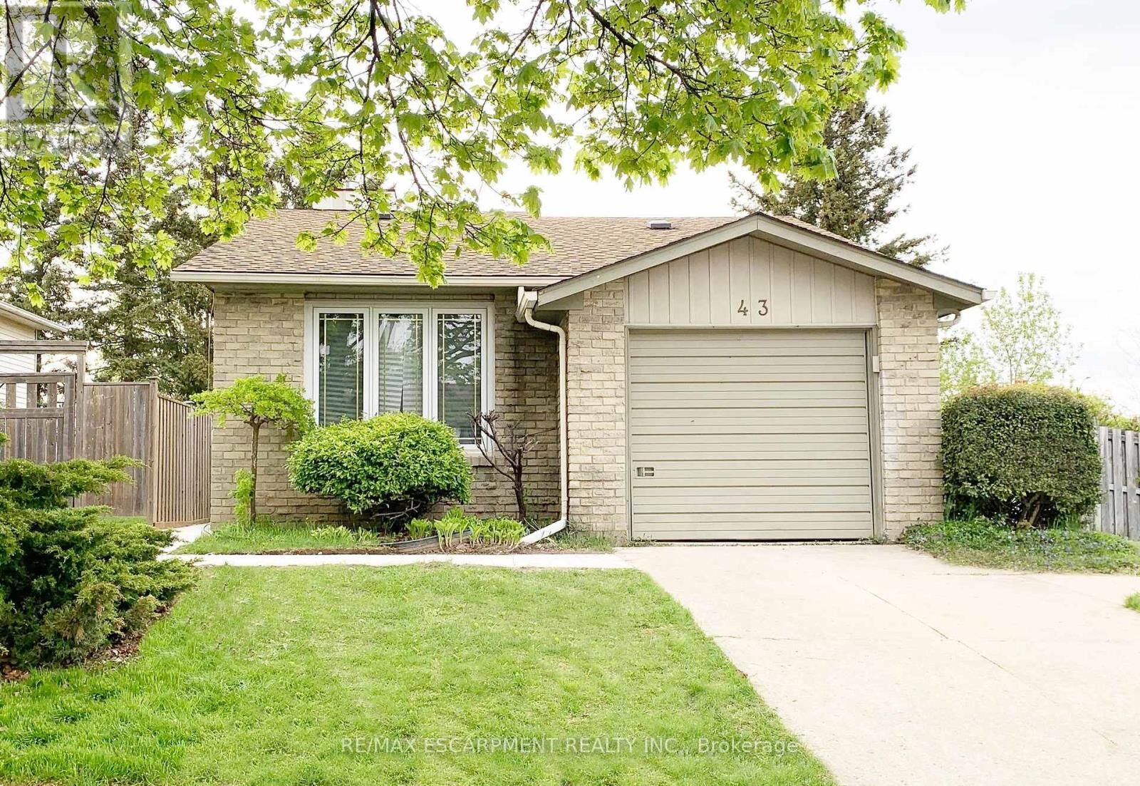 Property Photo:  43 Kanata Crescent Upper  ON N3R 7E8 