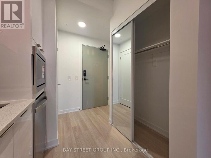 Property Photo: 5105 Hurontario Street 2009 ON L4Z 0C9