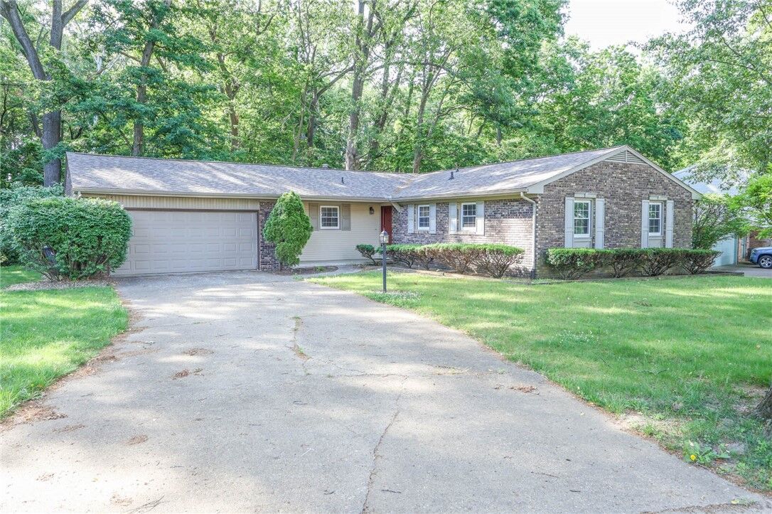 Property Photo: 44 Lakeshore Drive IL 61832