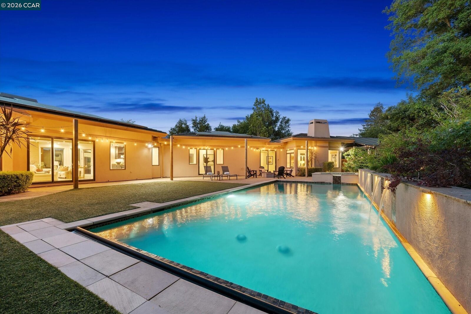 Property Photo: 1 Gardiner Ct CA 94563