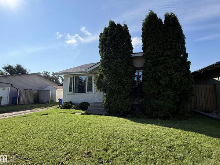 169 Garnet Crescent — photo 1