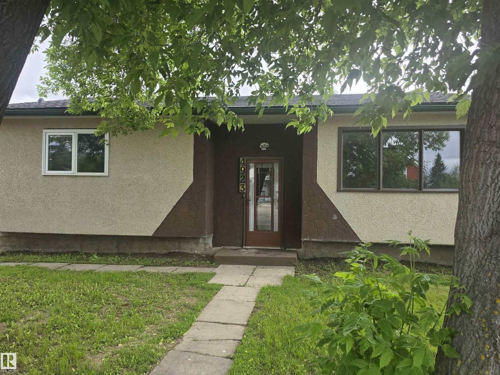 Property Photo:  4923 51 Avenue  AB T0B 3H0 