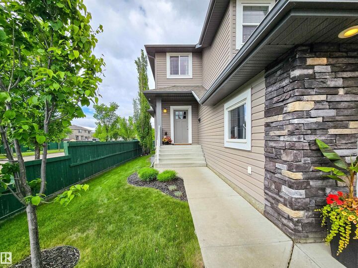 Property Photo:  504 Crandell Crest  AB T8H 0H3 