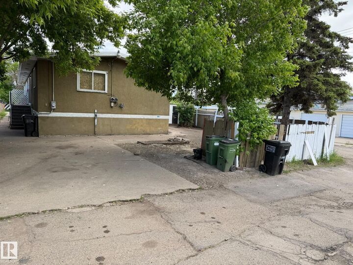 Property Photo:  13208 91 Street NW  AB T5E 3P7 