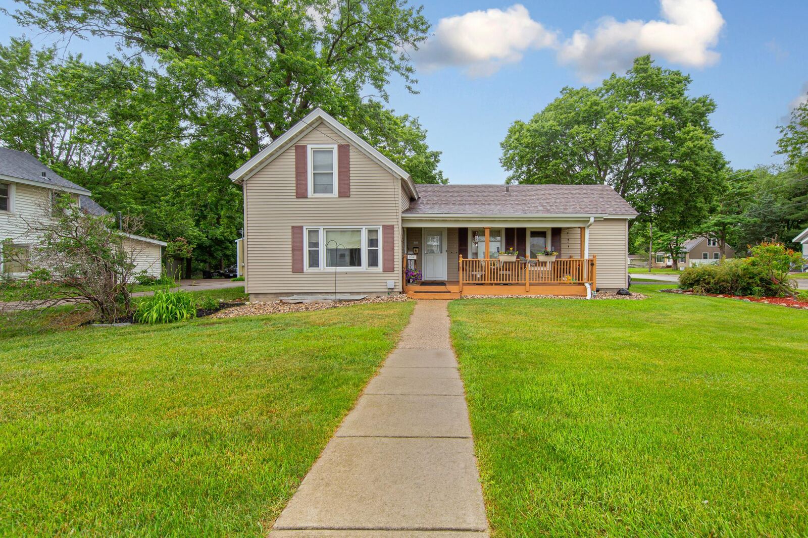 Property Photo: 806 5th Street NW MN 55021